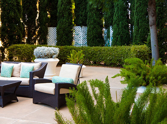Santa Clara Biltmore Hotel & Suites - Relazing and Refreshing Courtyard Seating