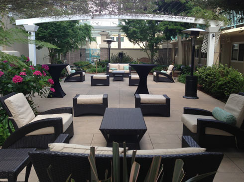 Santa Clara Biltmore Hotel & Suites - Courtyard Seating